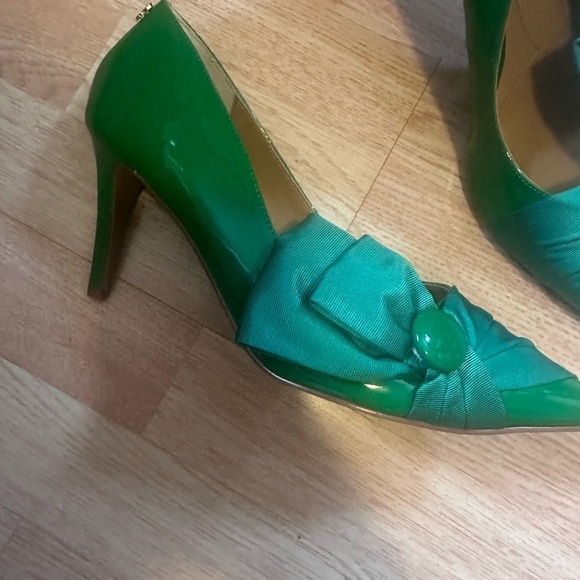 J.Renee Green Glossy Heels with Streamlined Silhouette New In Box Size 11 - Picture 8 of 9